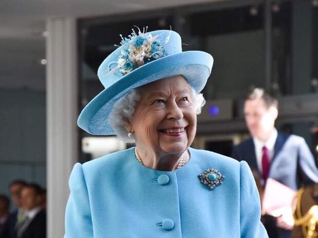 Королева Елизавета II провела ночь в госпитале