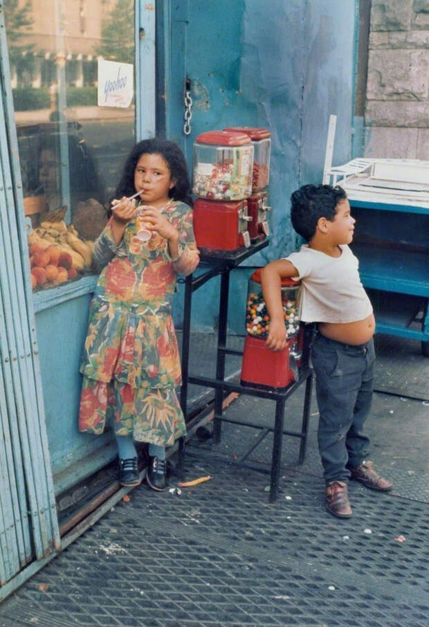 Уличная жизнь Нью-Йорка с 1930-х до 80-х годов в фотографиях Элен Левитт 10