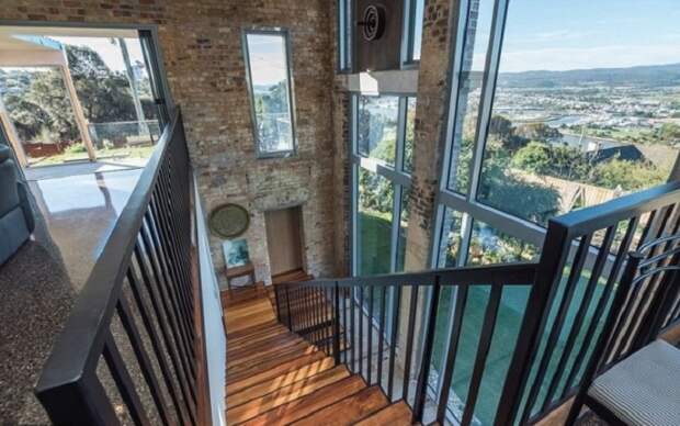 Австралийская пара за 5 лет превратила заброшенную полуразрушенную подстанцию в первоклассный особняк (фото)