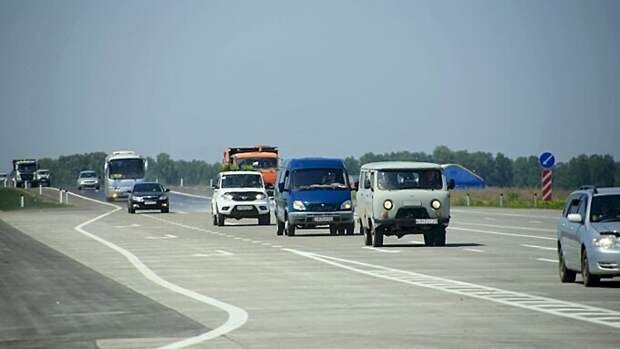 На нескольких трассах Алтайского края ввели ограничения для транспорта