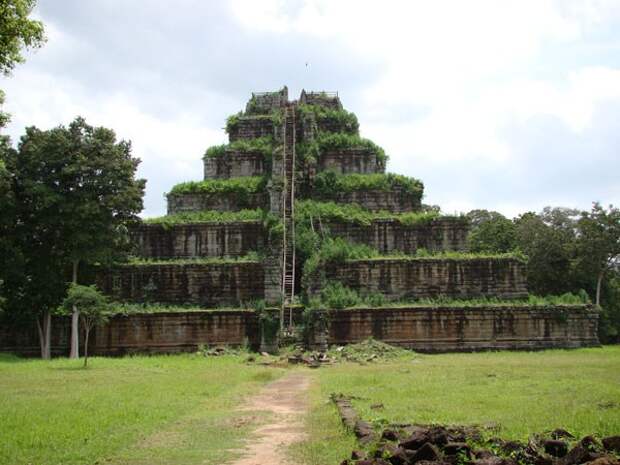 Пирамида в Камбодже