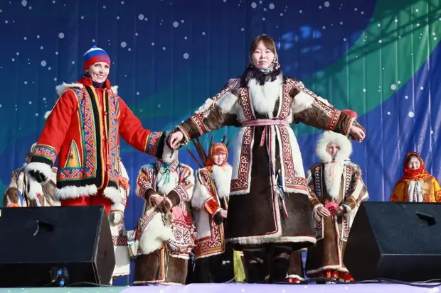 В Салехарде коренные народы Севера представили модную национальную одежду