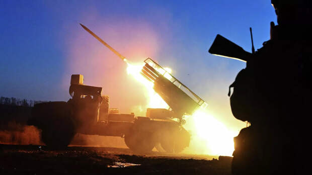 Боевая работа РСЗО Град в зоне СВО - РИА Новости, 1920, 11.11.2025