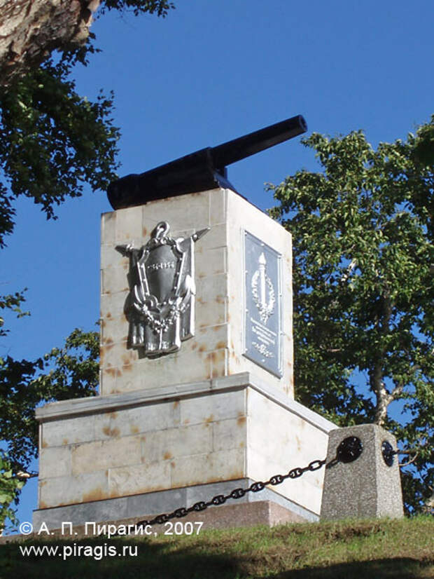 Памятник героям 3-й батареи А. П. Максутова на Никольской сопке в Петропавловске-Камчатском