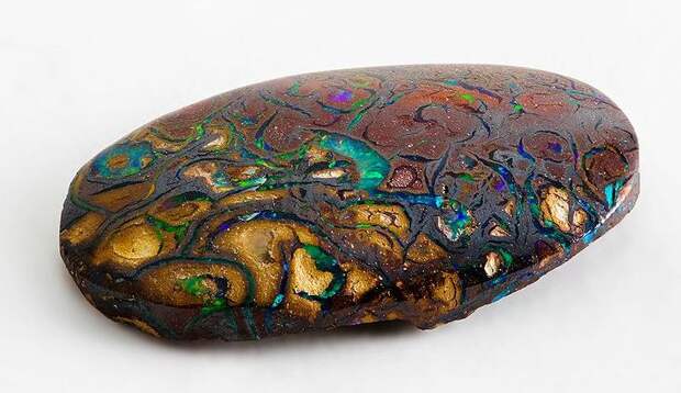 какие самые дорогие драгоценные камни: Черный опал