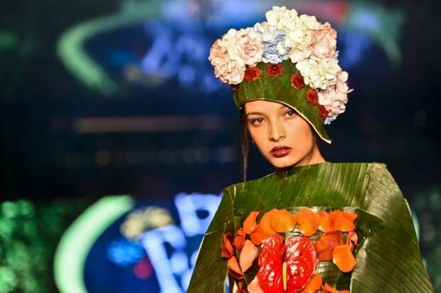 Наряды из растений на BioFashion Show (24 фото) Наряды из растений на BioFashion Show (24 фото)