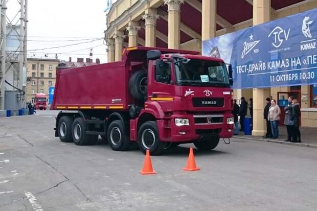 Новый четырехосный КамАЗ-65201 "Люкс" грузовик, камаз, самосвал