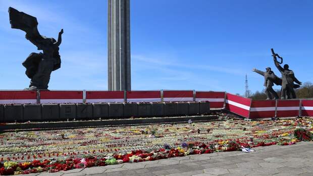 Писатель Стариков: Латвия должна понести ответственность за все снесенные советские памятники