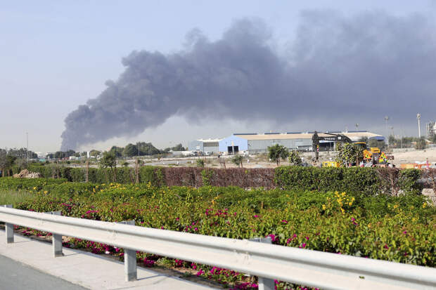 РИА: в Дубае прогремели еще три взрыва