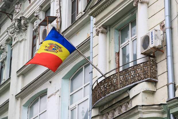 Украинских курьеров поймали на торговле оружием с европейской страной