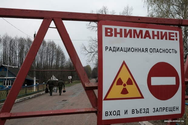Весна и кресты: репортаж мертвой деревни, которая иногда оживает Весна и кресты: репортаж мертвой деревни, которая иногда оживает