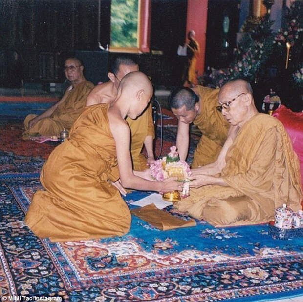 В 12 лет Мими еще была монахом в буддийском монастыре.