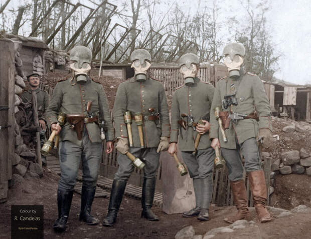 Четыре немецких офицера во Франции, 1915 год. | Фото: hiveminer.com. 