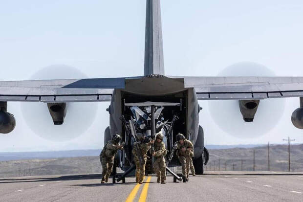 Для спасения сбитого летчика США забросили в Иран сотню спецназовцев