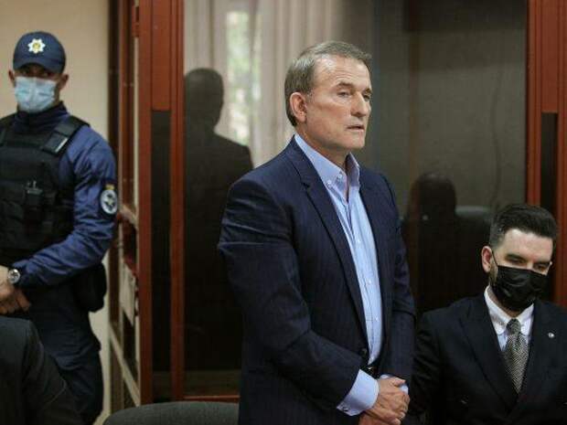 Вместо обещанного Порошенко Зеленский посадил Медведчука на кума путина надели браслет