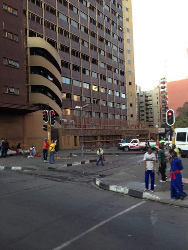 Йоханнесбург как люди живут рядом с зомби - Last Day Club (6)