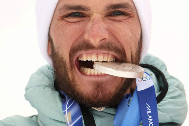 Ски-альпинист Филиппов заявил, что повредил серебряную медаль ОИ-2026