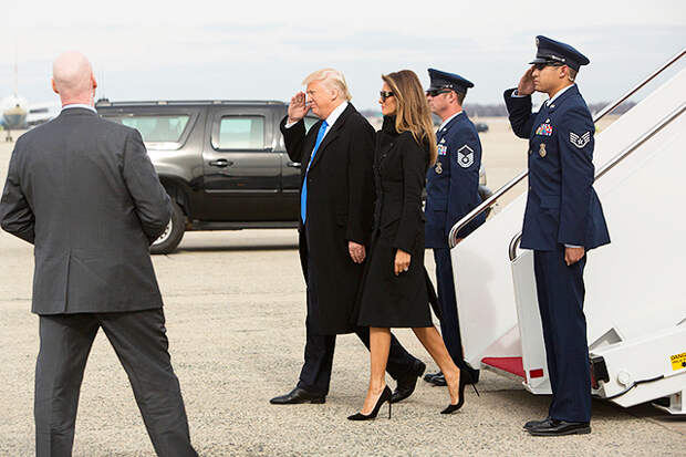 Дональд и Мелания Трамп пребывают в Вашингтон