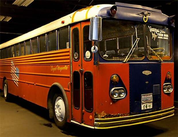 18. На этом автобусе колесила группа Grateful Dead в 60-х, сейчас он не на ходу гастроли, транспорт