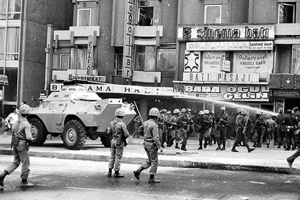 Soldiers disperse demontrators in Ankara streets 300 meters from the parliament few days defore a acoup in this Sept. 1980 photo. The army took over the country to quell leftist-rightist street battles that were killing about a dozen people a day.