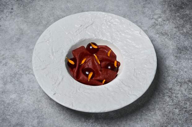 Краб, белуга и медвежатина: Масленичное меню в ресторане «Белуга»