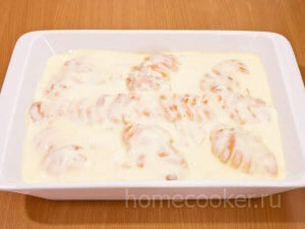 Яблочный пирог Zalivaem pirog kremom 300x225 Яблочный пирог