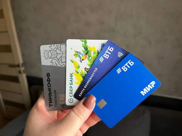 Сбербанк включил слежку: за один перевод незнакомцу счёт заблокируют без предупреждения