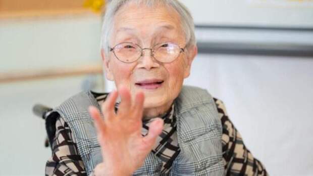 Перенесла ковид и читает газеты: 114-летняя японка Хироясу раскрыла привычки долгожителя