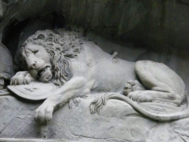 Умирающий лев (Dying Lion of Lucerne): Люцерн, Швейцария Умирающий лев Dying Lion of Lucerne Люцерн Швейцария Скульптуры интересное скалы