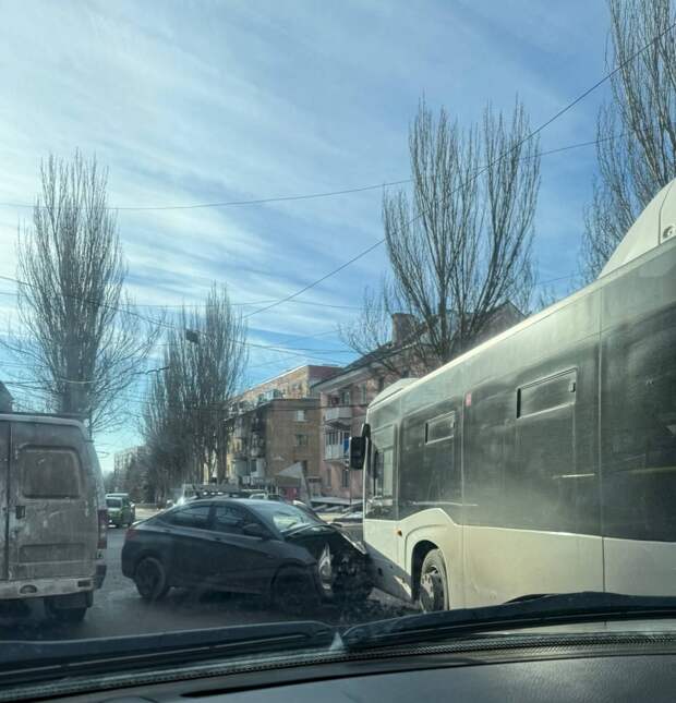 Ещё фото с места ДТП в центре Макеевки