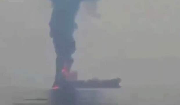 Появились кадры тонущего у берегов Омана нефтяного танкера Skylight
