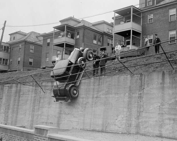 Трагичные и нелепые автомобильные аварии Бостона в 1930-х годах. Фотограф Лесли Джонс