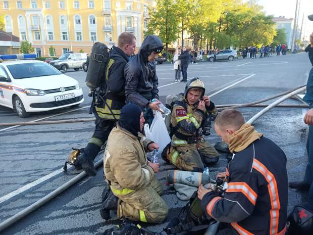 Новости петрозаводска и карелии сегодня столица. Пожар в Северной гостинице. Северная Петрозаводск. Северная гостиница Петрозаводск горит. Новости Петрозаводска.