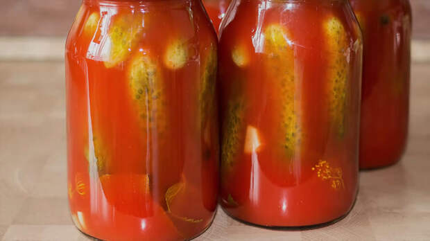 Огурцы в томатном маринаде. Пожалуй, самые вкусные консервированные огурцы, которые я пробовала