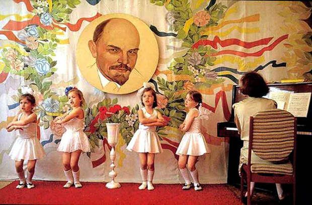 Портрет Владимира Ильича Ленина «украшал» каждый садик.