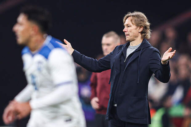 Карпин с матом ругался на игроков сборной России в перерыве матча с Никарагуа