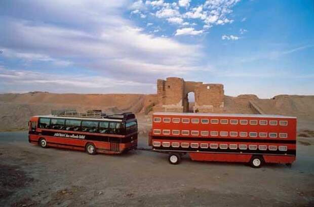 Автобус с прицепом. Rotel Tours автобус. Ротель гостиница на колесах. Ротель Турс отель на колесах. Мерседес 0404 Ротель.