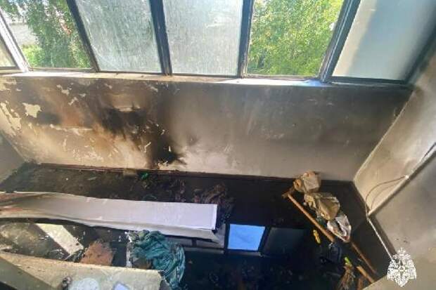 В тамбовской пятиэтажке загорелся балкон