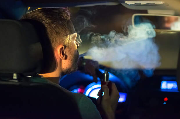 Т-Ж: водители Lada, ГАЗ и Chevrolet чаще всего покупают сигареты на АЗС