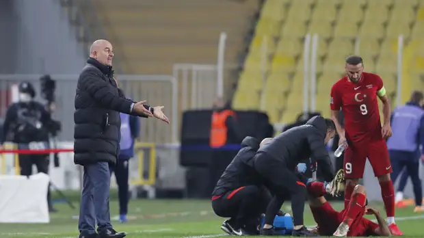 Черчесов объяснил, почему сборная России играла с Турцией по схеме с пятью защитниками