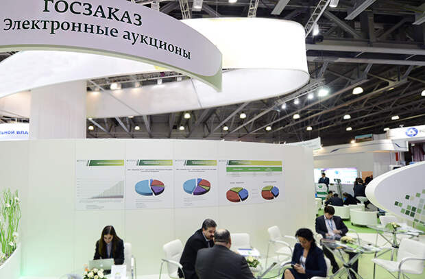 Во время форума-выставки «Госзаказ» в «Крокус Экспо». Фото: Станислав Красильников/ТАСС