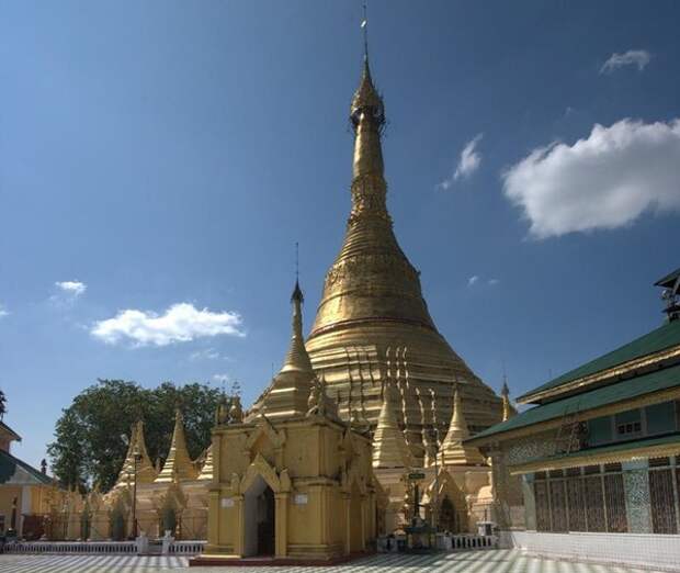 Золотая пагода в Мьянме