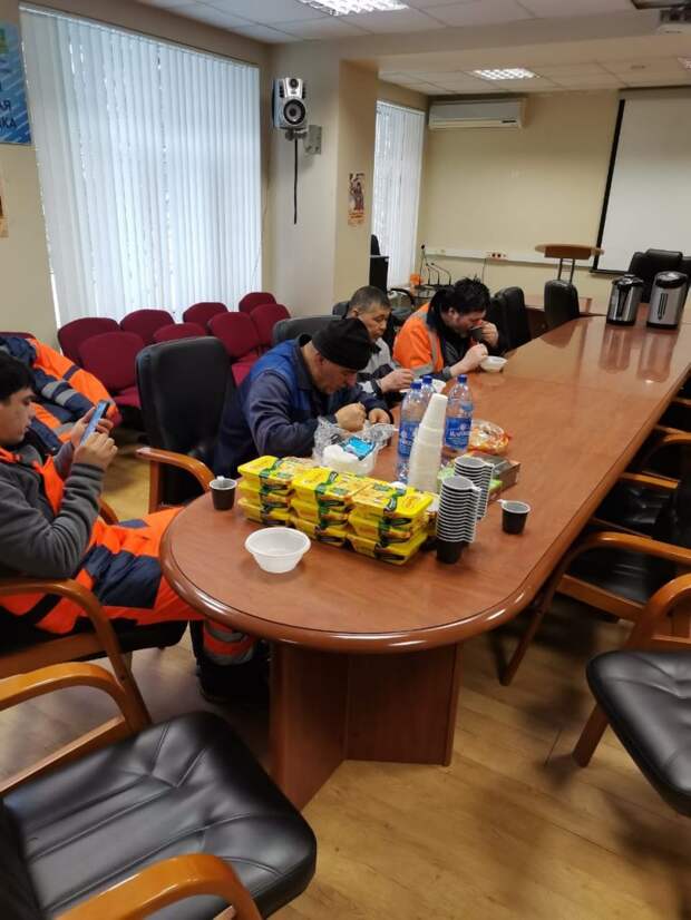 Для коммунальщиков в Лианозове организованы пункты питания и пункт обогрева