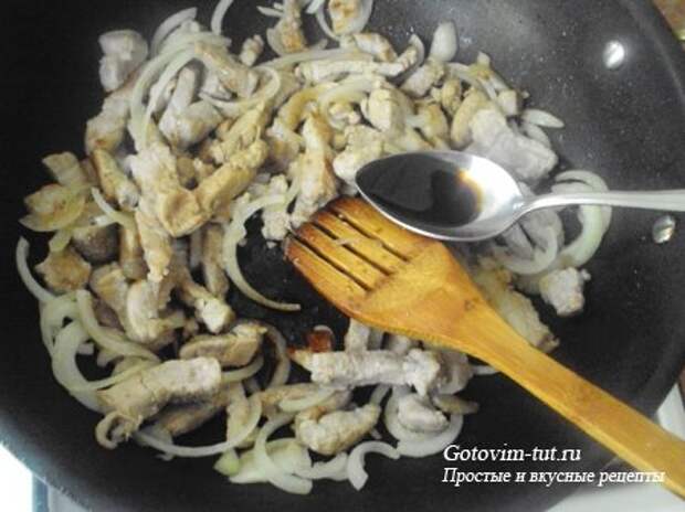 Корейский салат с мясом и огурцами