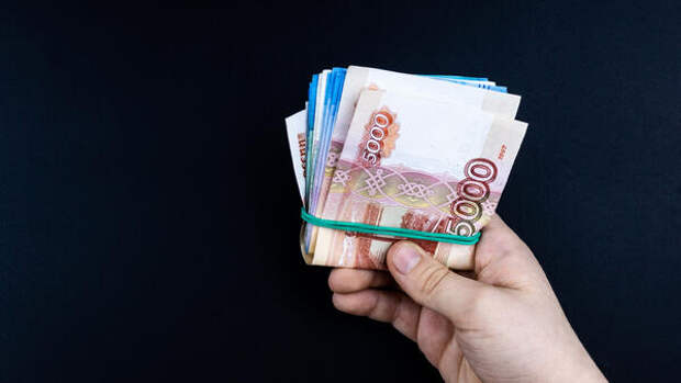 Зачем мошенники сами переводят деньги — как вернуть зловещий «подарок» и не попасться на удочку