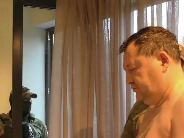 Коллекция машин, изба и печь в изразцах: Как жил экс-губернатор Егоров до ареста. Оперативная съёмка ФСБ