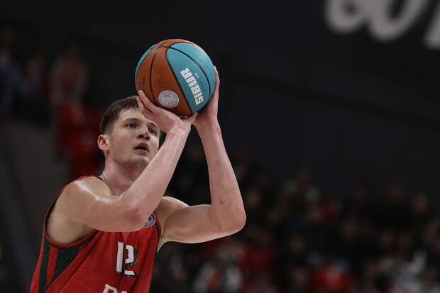 Клуб из США подписал контракт со скандальным баскетболистом Елатонцевым