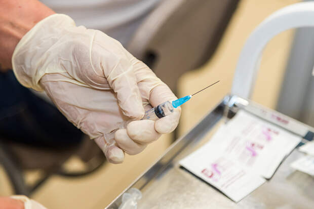 В Новосибирске женщина судится из-за болезни глаз после пластики