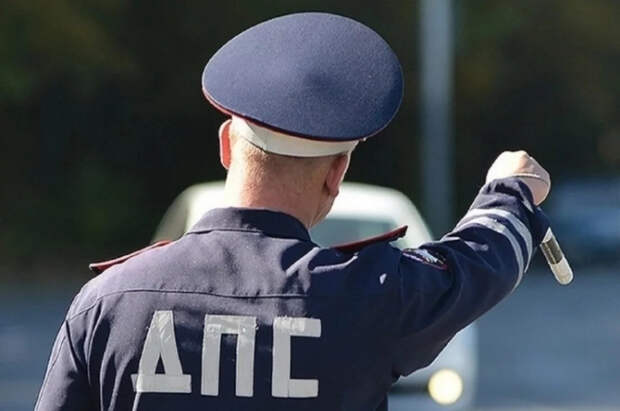 Политолог Ярошенко сравнил полицейских в РФ и США при задержании авто