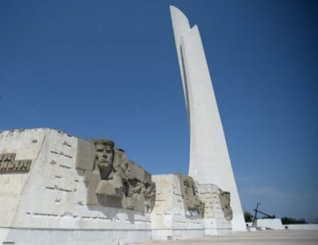 В Севастополе отремонтируют обелиск «Штык и парус»